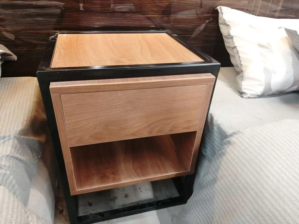 BEIDG SIDE TABLE