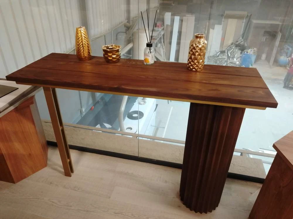 CONSOLE TABLE